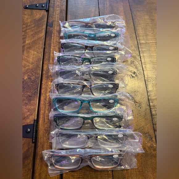 Source Unknown Accessories - Stylish Assorted Reading Glasses Set 3.0 includes two pair of reading sunglasses